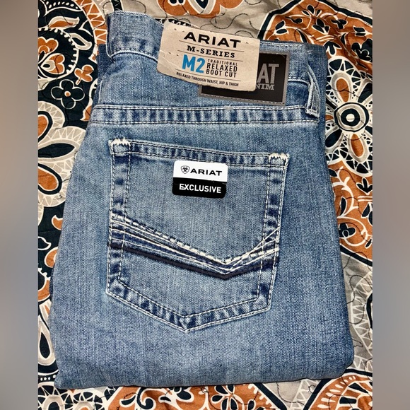 NWT Ariat Men's M2 relaxed boot cut jeans SIZE 33x36
